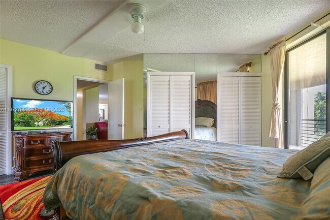 Building Photo - 7200 Radice Ct