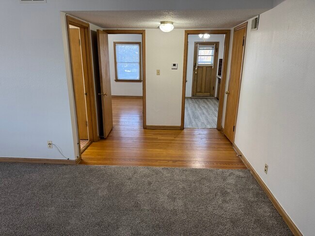 Building Photo - 6643 W Lisbon Ave