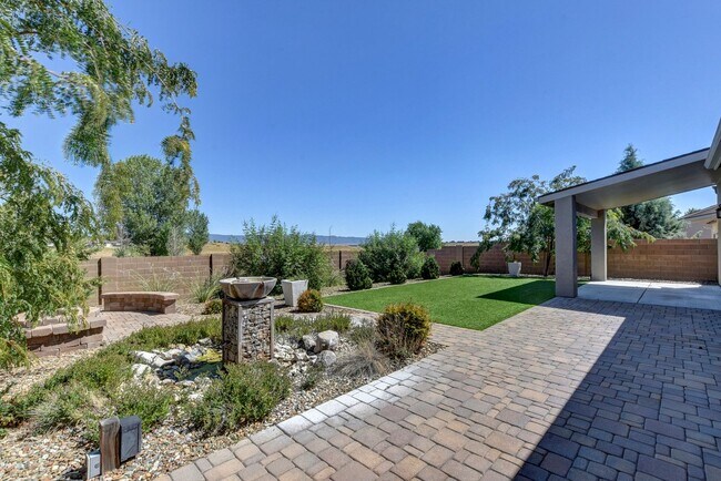 Building Photo - 5879 N Bronco Ln