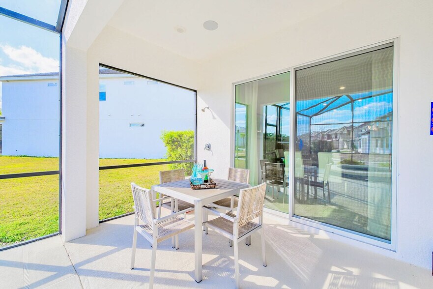 Building Photo - 2560 Shanti Dr