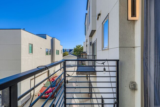 Building Photo - Modern 2bed/2 Bath in the Heart of Denver!
