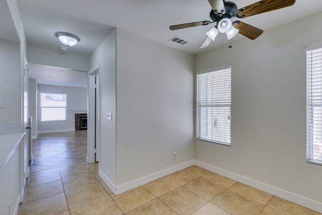 Building Photo - Charming 3 bedroom, 2.5 bathroom home near Summerlin