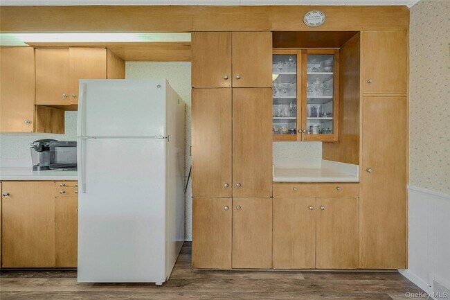 Building Photo - 425 Old Shipyard Ln