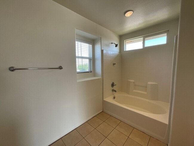Building Photo - East Palmdale Home