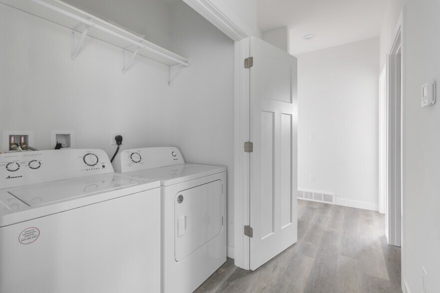 Building Photo - 9505 Excalibur Dr