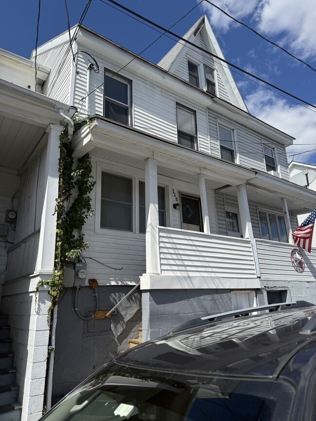 Building Photo - 235 W Patterson St