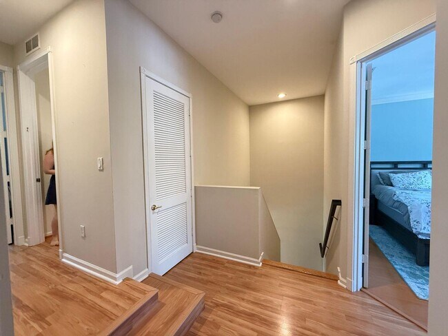 Building Photo - 6393 Bella Cir