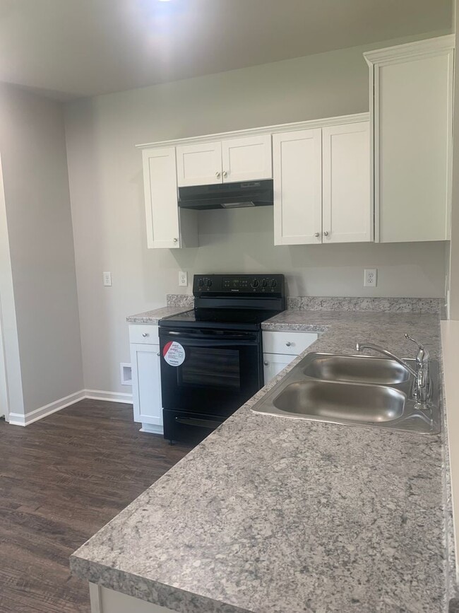 Building Photo - 144 Lakeside Way