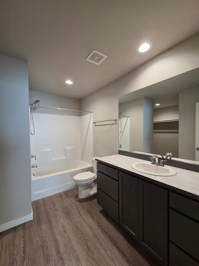 Building Photo - Amazing Brand New Home with 3 Bedrooms & 2...