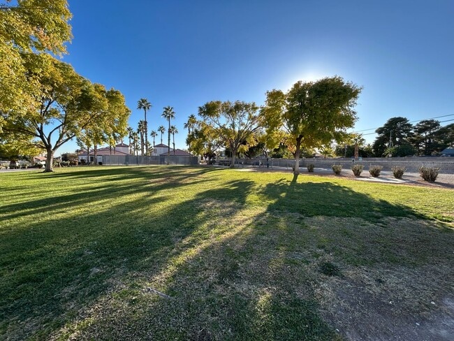 Building Photo - Beautiful 2Bed/2Bath home located in the Coral Palms Community!— Enjoy Rent-Free Holidays!