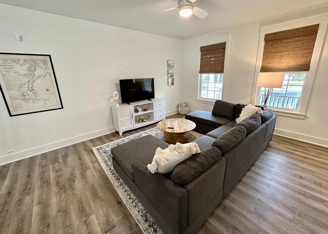 Building Photo - 44 Red Cedar St