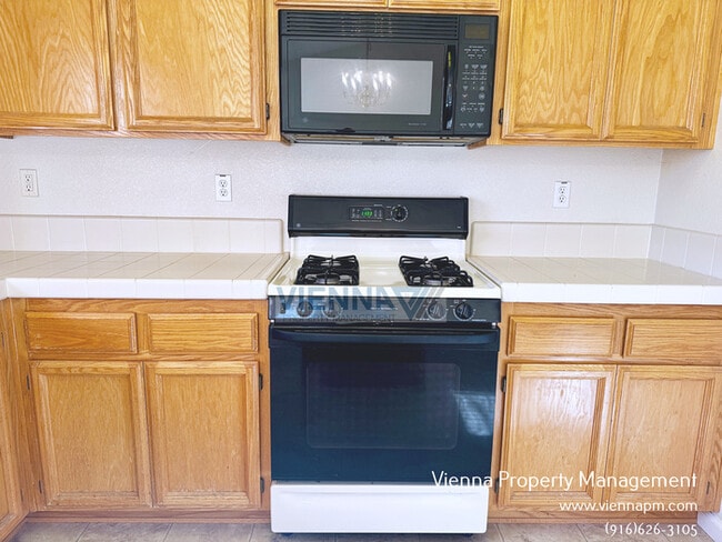 Building Photo - 1755 El Camino Verde Dr