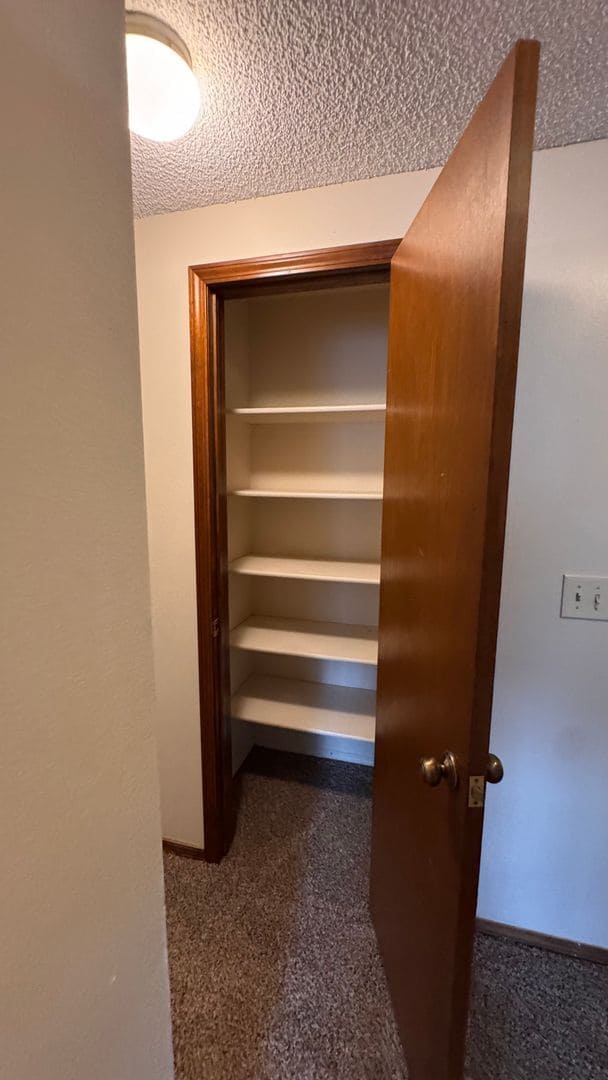 Building Photo - 3 bed 2.5 bath w/ garage, Great location off University and Dry Creek, close to Southglenn Mall a...