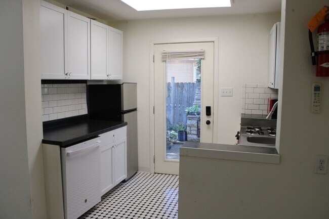 Building Photo - 203 N Juliette Ave