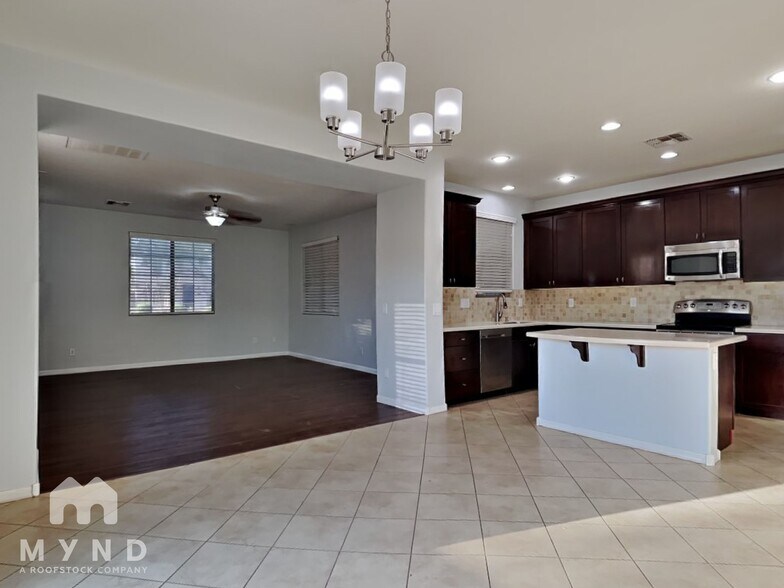 Building Photo - 17855 N 114th Dr