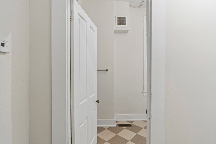 Building Photo - 814 Elm St