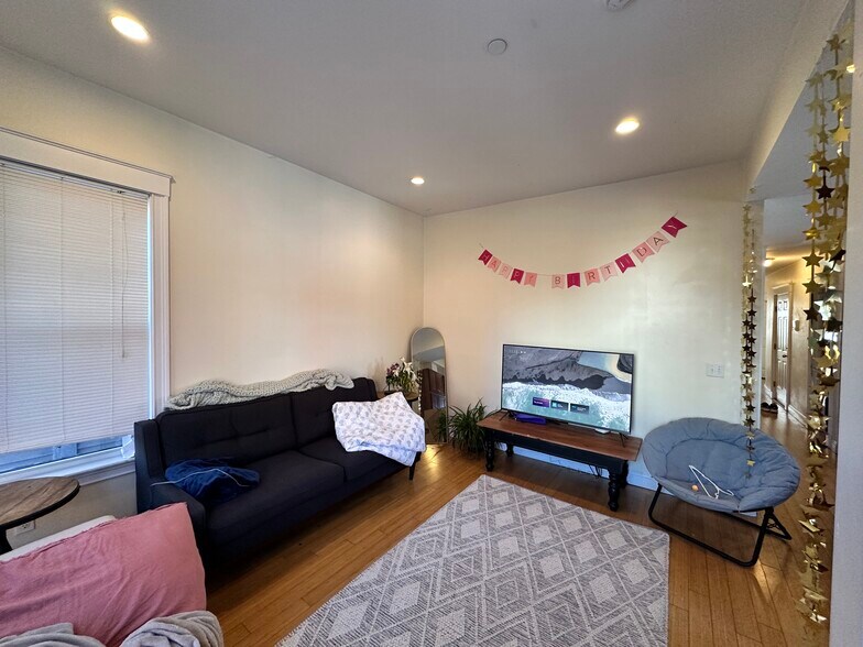 Building Photo - 1625 Tremont St