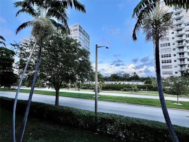 Building Photo - 2005 Sans Souci Blvd