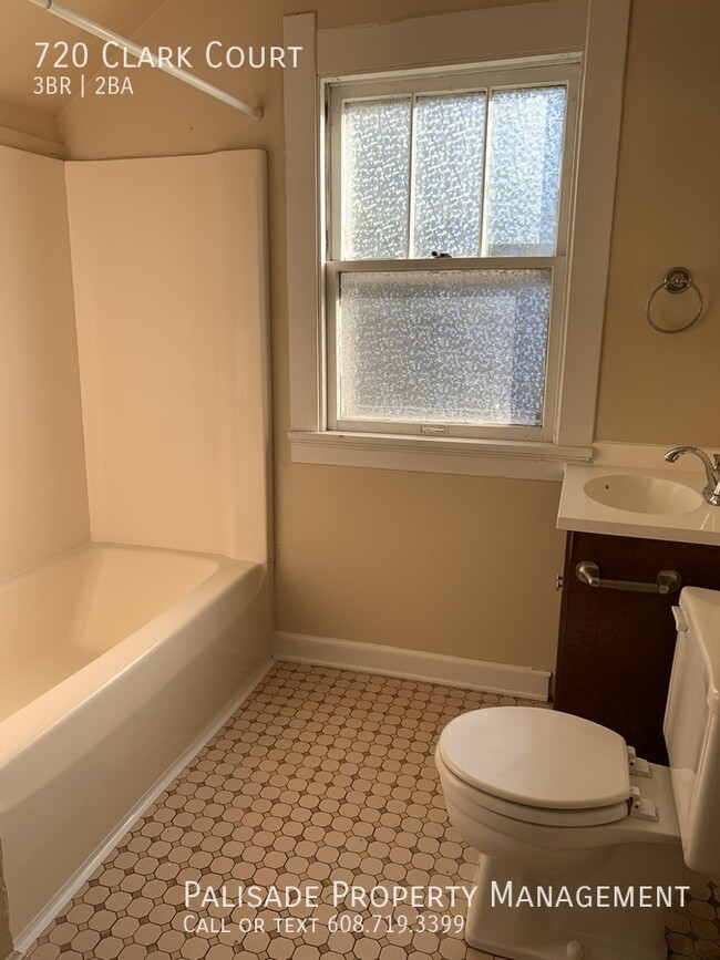 Building Photo - 720 Clark Ct