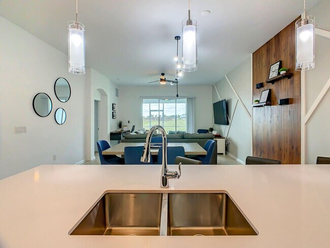 Building Photo - 9338 Sommerset Hills Dr