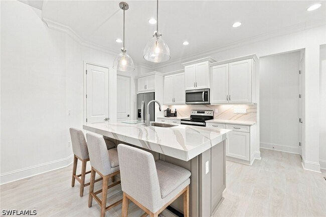 Building Photo - 7150 Saona CT
