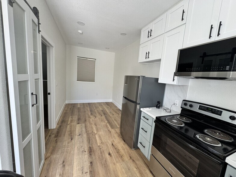 Building Photo - 1249 Center Ave