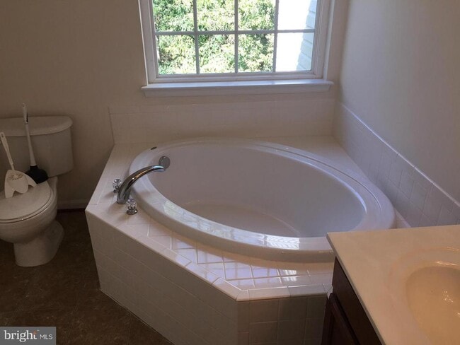 Building Photo - 115 Swearingen Way