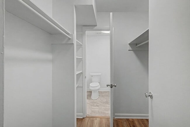 Building Photo - 420 Walton Ln