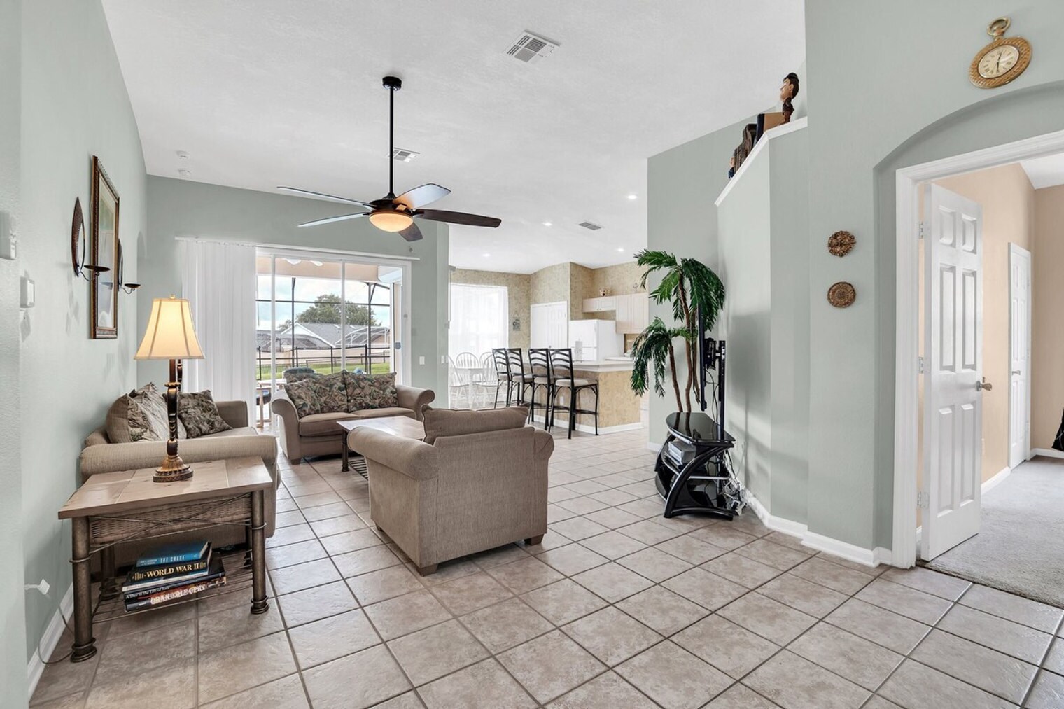 Building Photo - 8144 Fan Palm Way