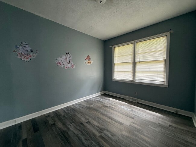 Building Photo - 3 Bedroom Home for Rent