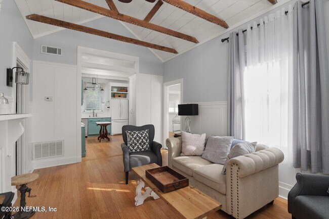 Building Photo - 251 Charlotte St