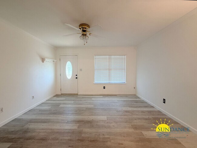 Building Photo - Beautifully Updated 3 Bedroom Home in Mary Esther, near Highway 98!