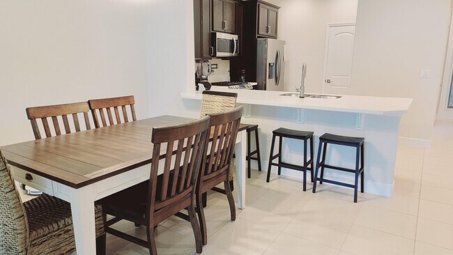 Building Photo - 8473 Loren Cove Dr