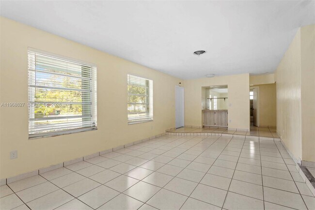 Building Photo - 12905 NE 4th Ave