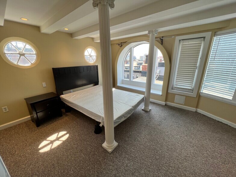 Building Photo - 117 Beacon St