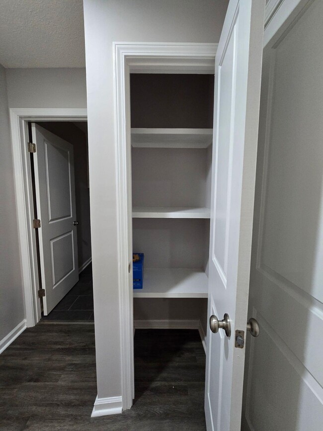 Building Photo - 810 Slidingrock Ln