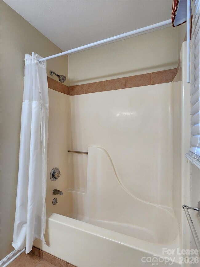 Building Photo - 417 Wintergreen Ct
