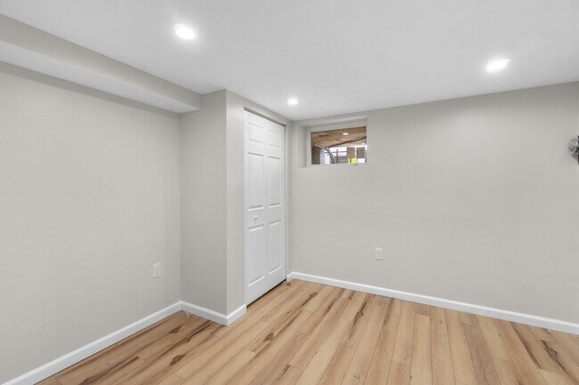 Building Photo - 3326 Noble St