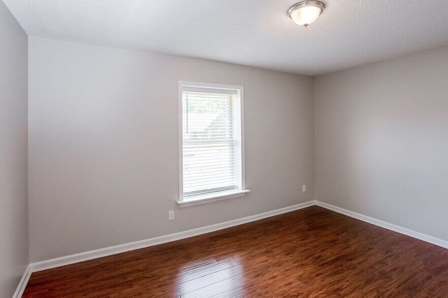 Building Photo - 4378 Bunker Hill Dr