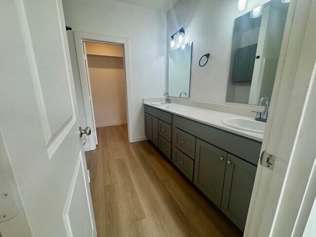 Building Photo - Spacious 3-Bedroom Duplex Near Texas Tech