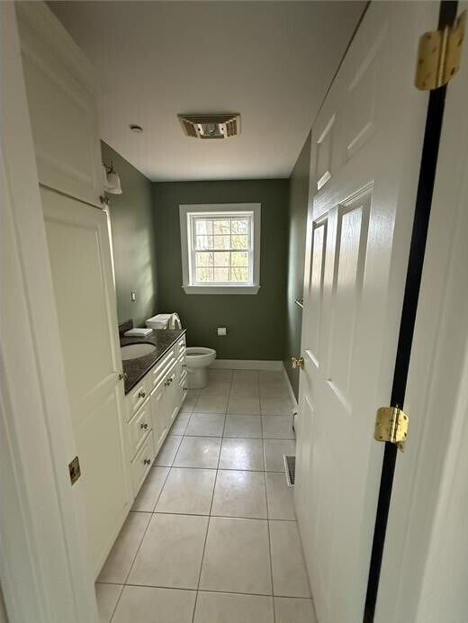 Building Photo - 2 Woodside Dr