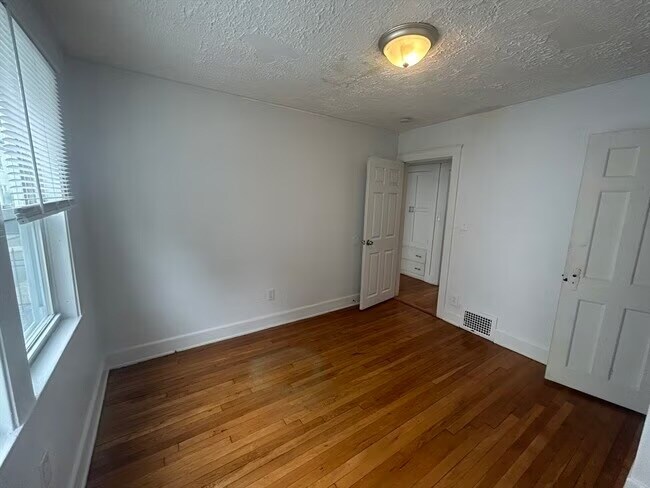 Building Photo - 46 Lawn Ave