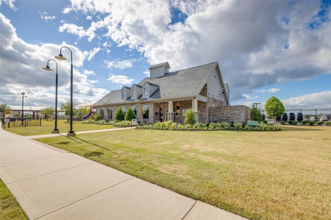 Building Photo - 2407 Rose Gold Dr