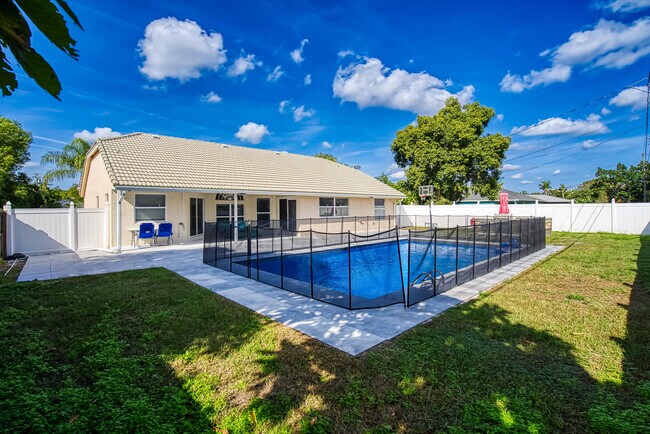 Building Photo - 2962 SW Coastal Terrace