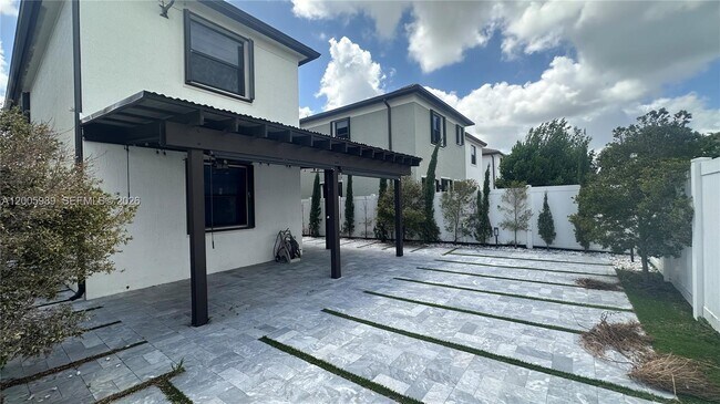 Building Photo - 3423 W 110th St