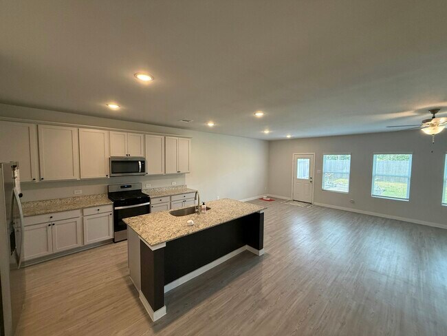 Building Photo - 25105 Pomegranate Pl