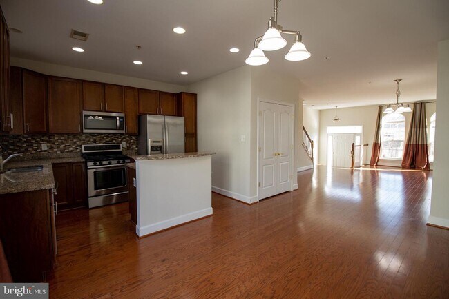 Building Photo - 522 Jurgensen Pl