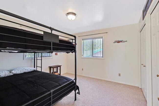 Building Photo - 1496 Pine Ridge Dr