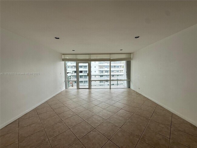 Building Photo - 1408 Brickell Bay Dr