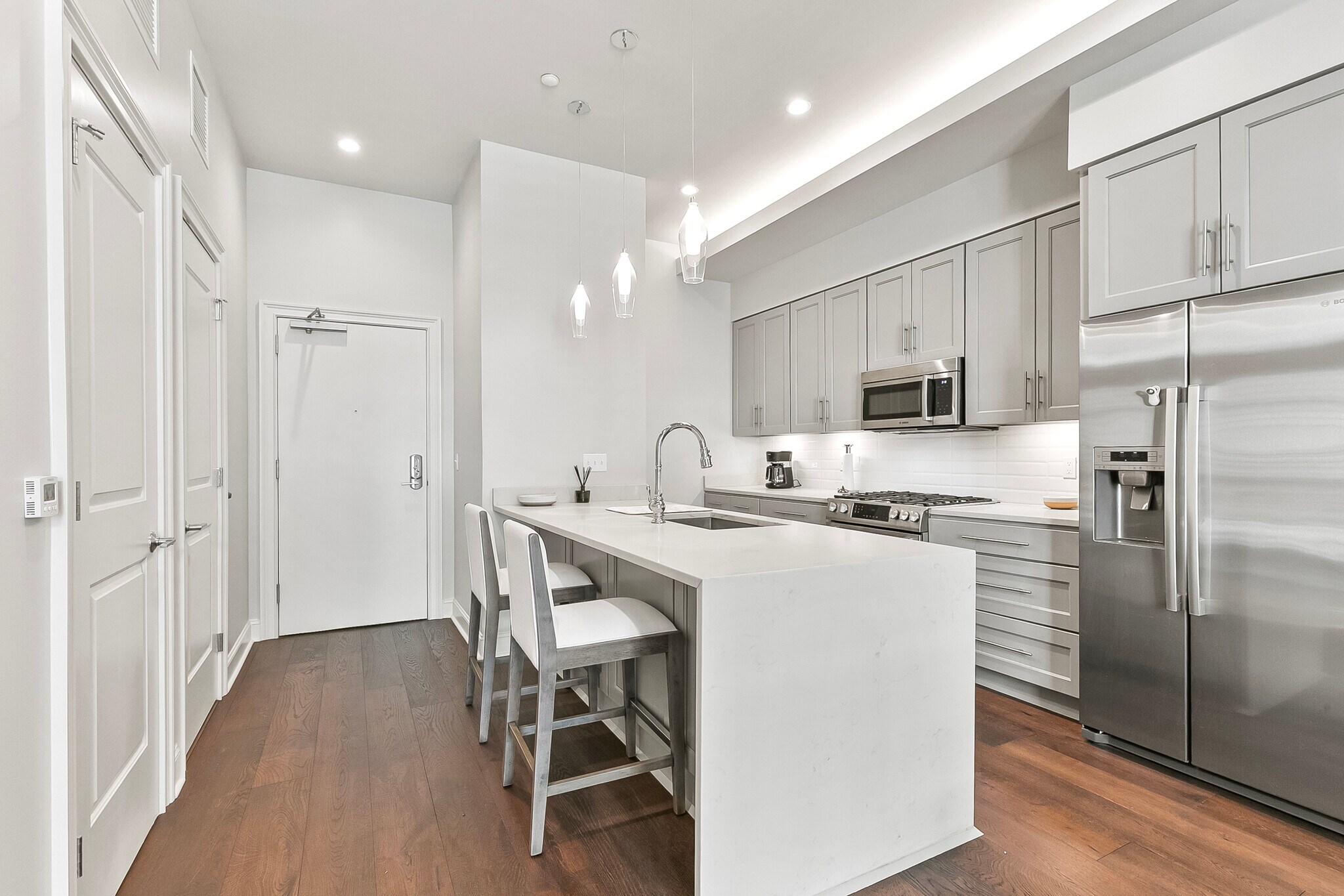 Building Photo - 731 Saint Charles Ave